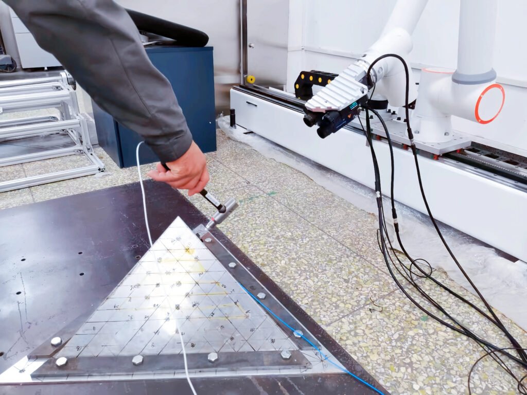 Non-contact scanning vibration measurement of special-shaped parts